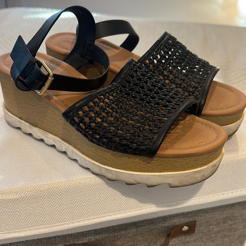 Universal Thread black ankle buckle sandal size 11